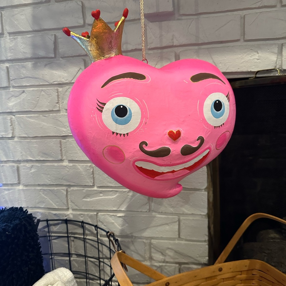 Glitterville Royal Heart paper mache display